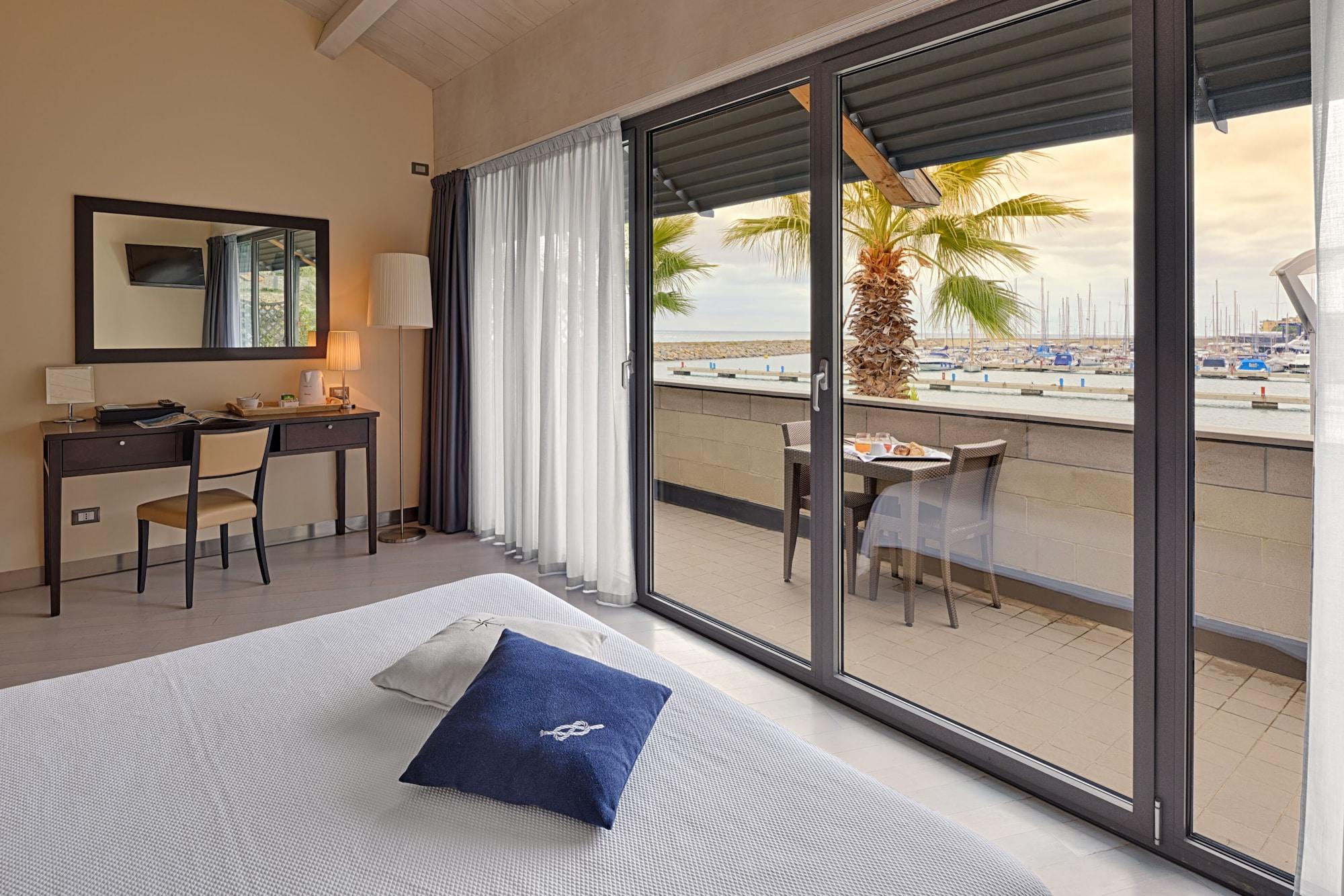 Hotel Riviera Dei Fiori San Lorenzo al Mare Εξωτερικό φωτογραφία