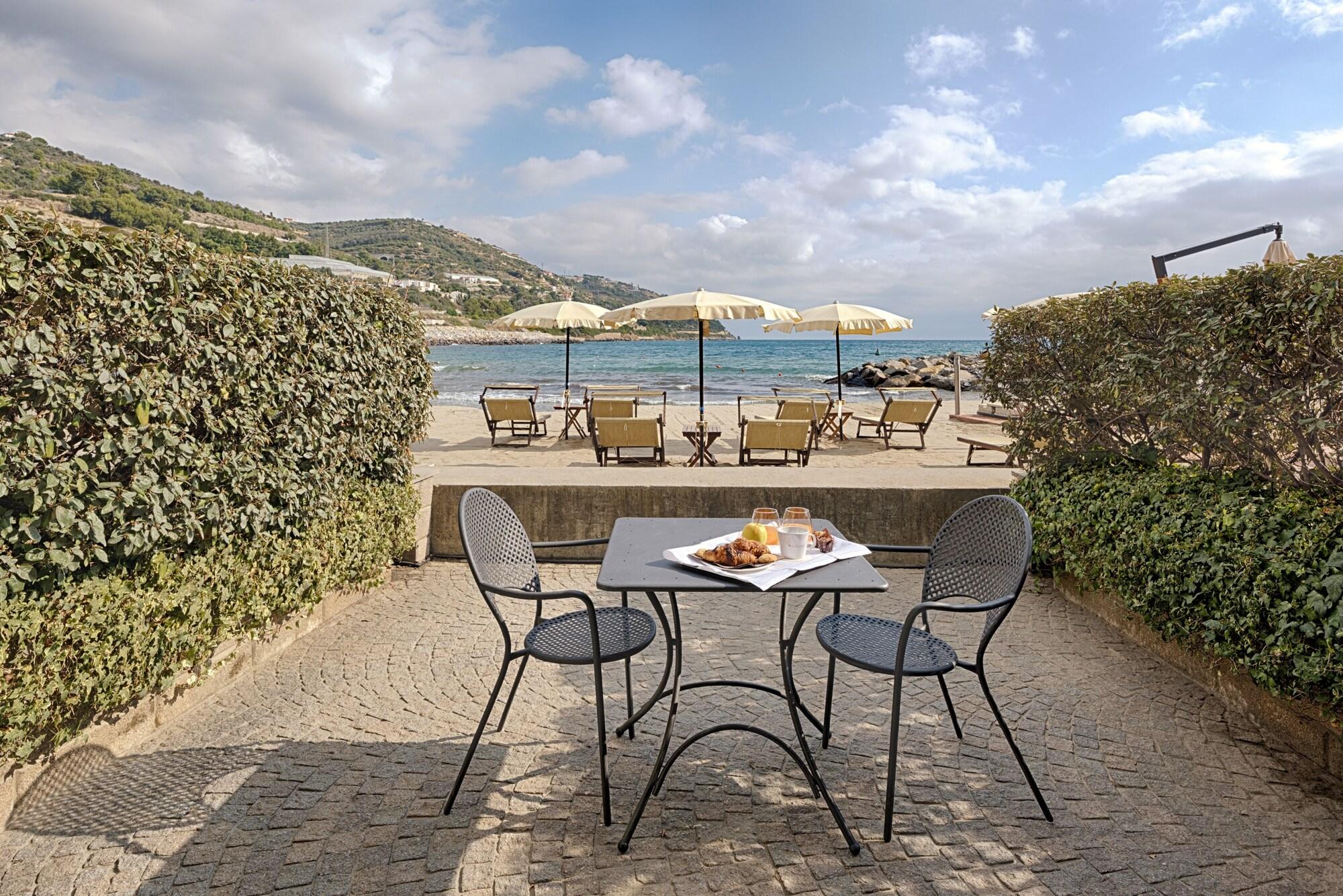 Hotel Riviera Dei Fiori San Lorenzo al Mare Εξωτερικό φωτογραφία