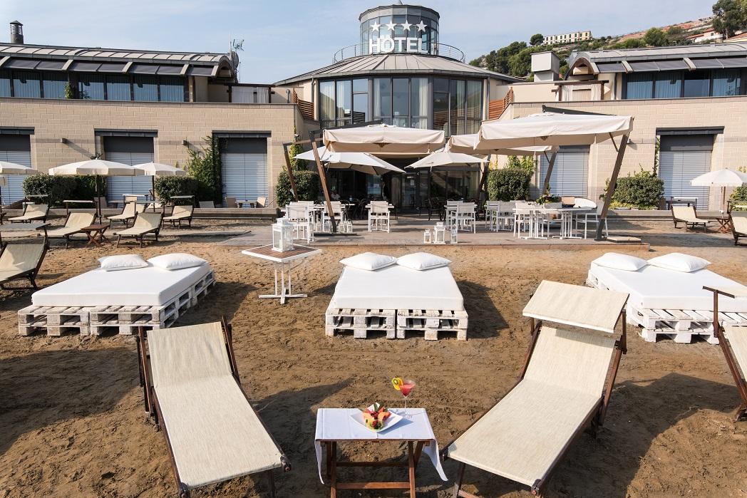Hotel Riviera Dei Fiori San Lorenzo al Mare Εξωτερικό φωτογραφία