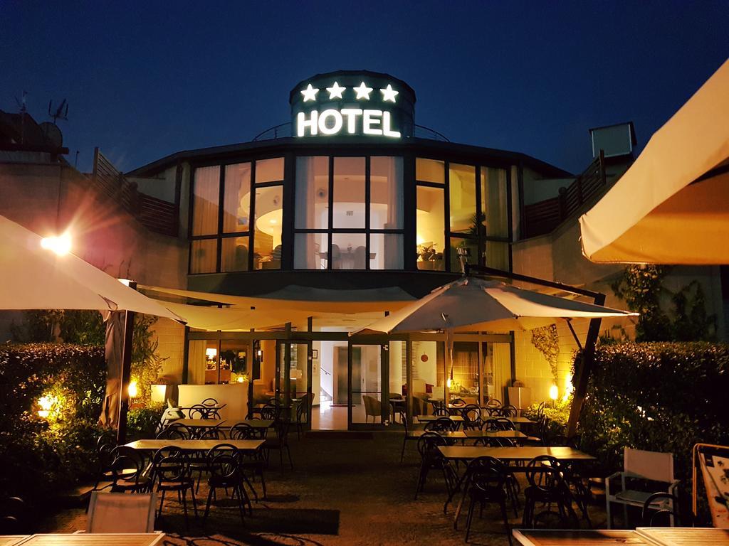 Hotel Riviera Dei Fiori San Lorenzo al Mare Εξωτερικό φωτογραφία