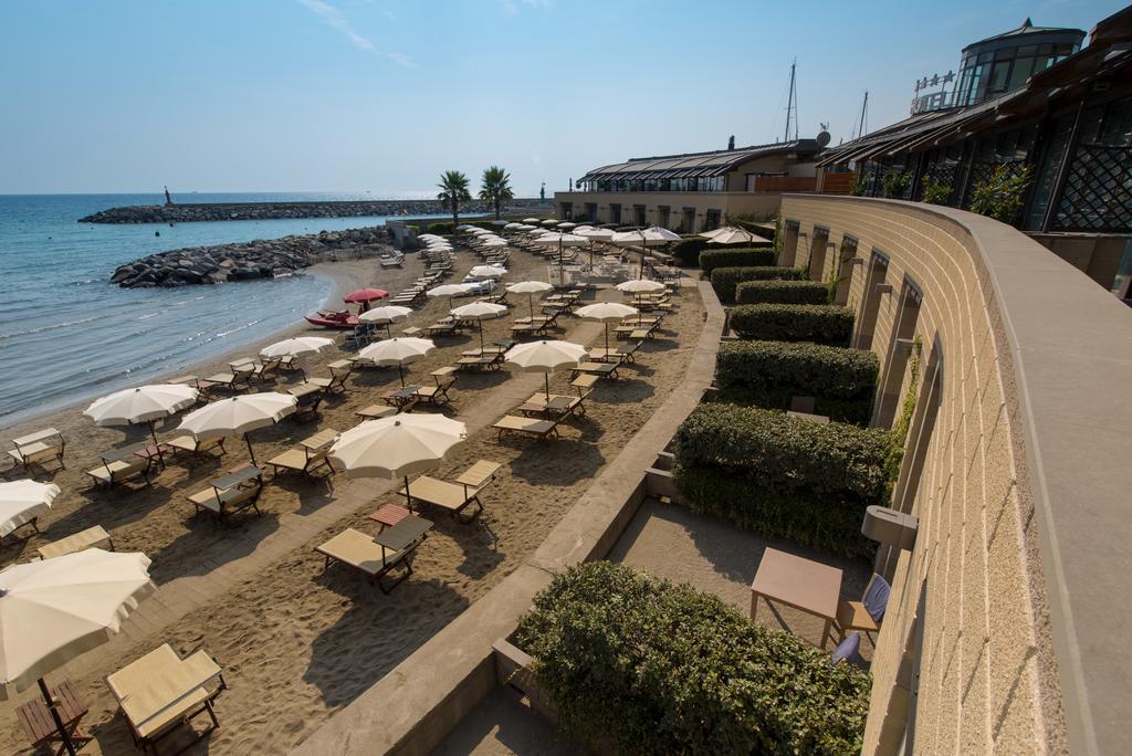Hotel Riviera Dei Fiori San Lorenzo al Mare Εξωτερικό φωτογραφία