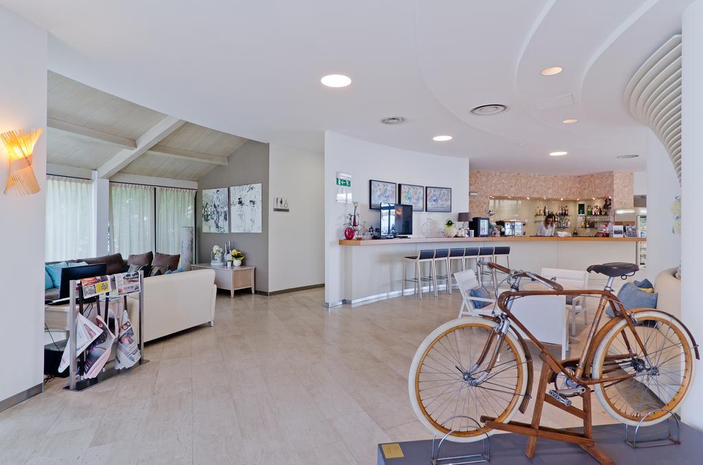Hotel Riviera Dei Fiori San Lorenzo al Mare Εξωτερικό φωτογραφία