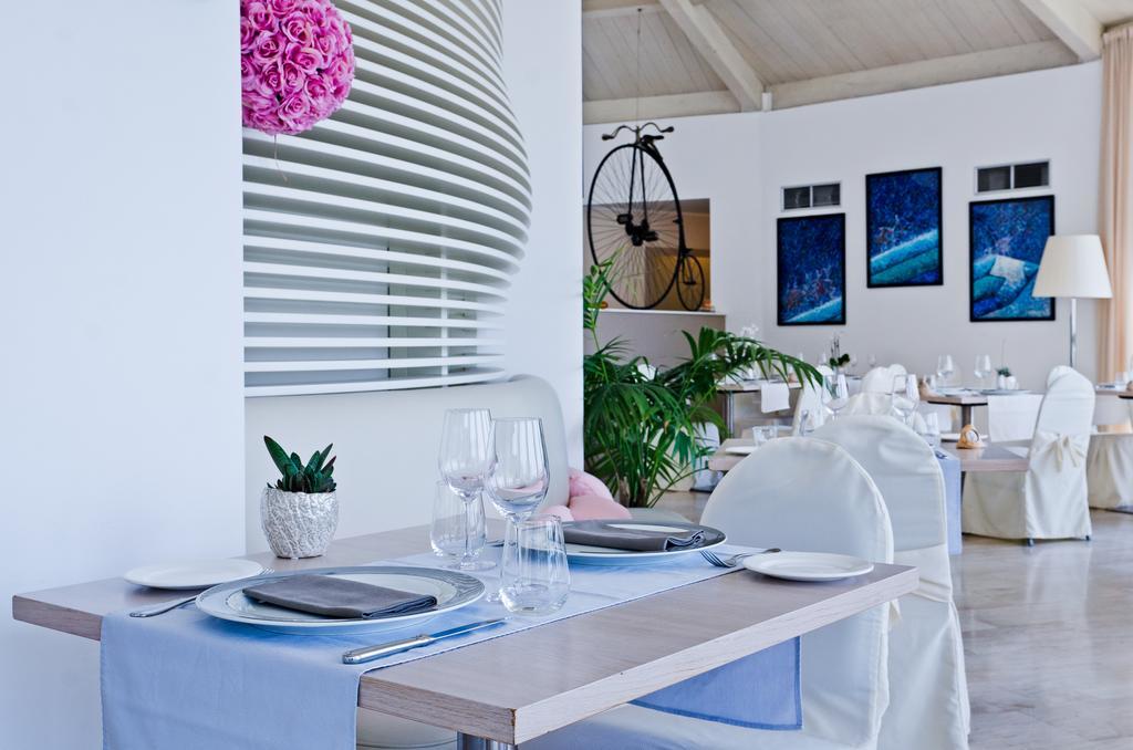 Hotel Riviera Dei Fiori San Lorenzo al Mare Εξωτερικό φωτογραφία