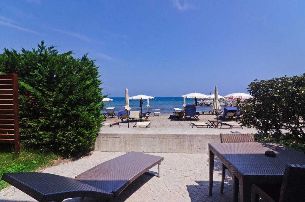 Hotel Riviera Dei Fiori San Lorenzo al Mare Εξωτερικό φωτογραφία