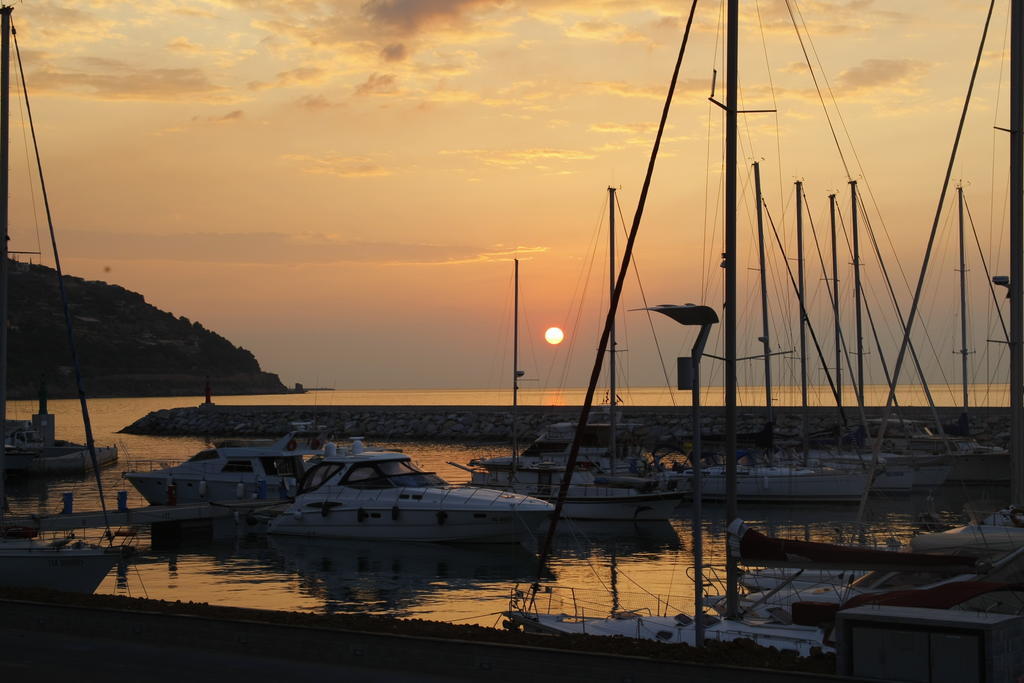 Hotel Riviera Dei Fiori San Lorenzo al Mare Εξωτερικό φωτογραφία