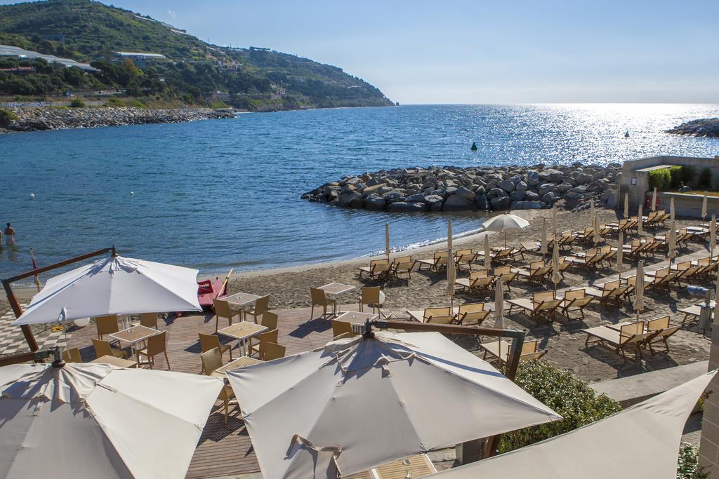 Hotel Riviera Dei Fiori San Lorenzo al Mare Εξωτερικό φωτογραφία