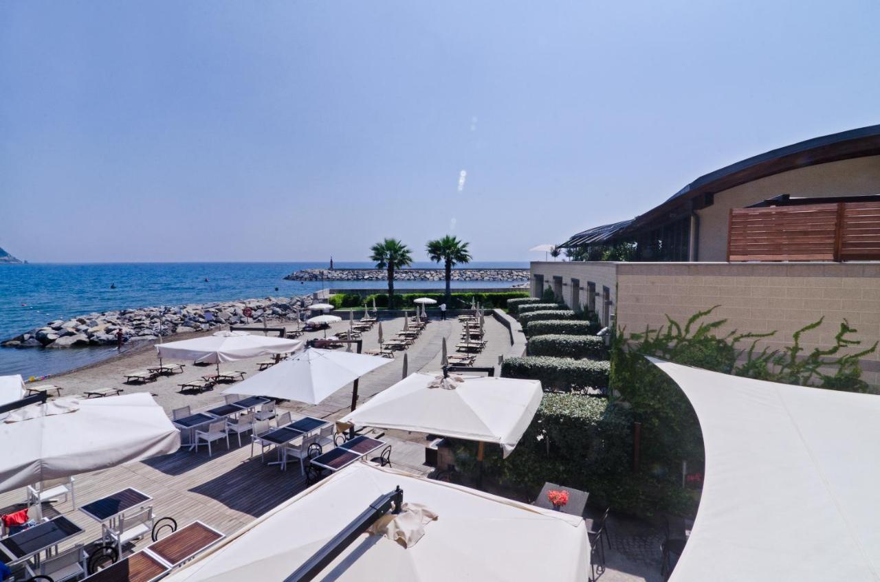 Hotel Riviera Dei Fiori San Lorenzo al Mare Εξωτερικό φωτογραφία