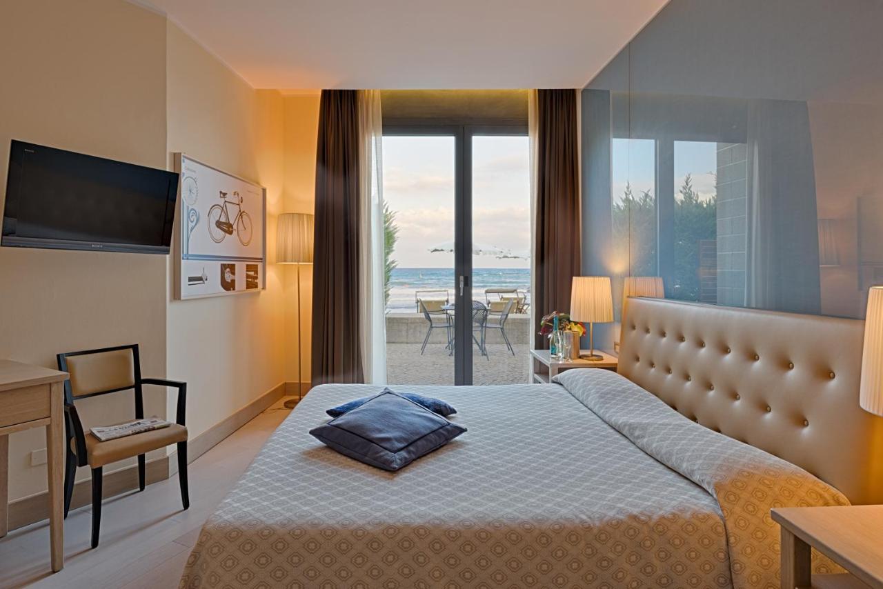 Hotel Riviera Dei Fiori San Lorenzo al Mare Εξωτερικό φωτογραφία