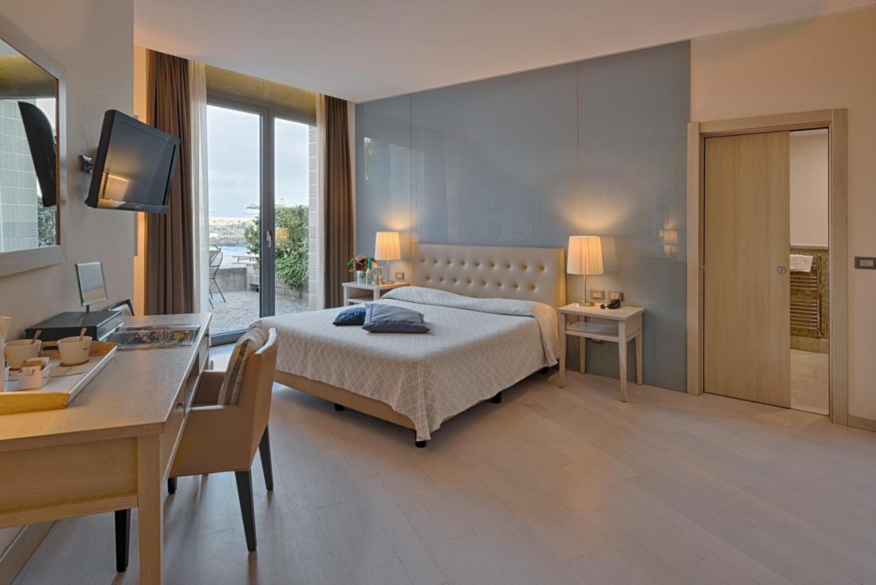 Hotel Riviera Dei Fiori San Lorenzo al Mare Εξωτερικό φωτογραφία