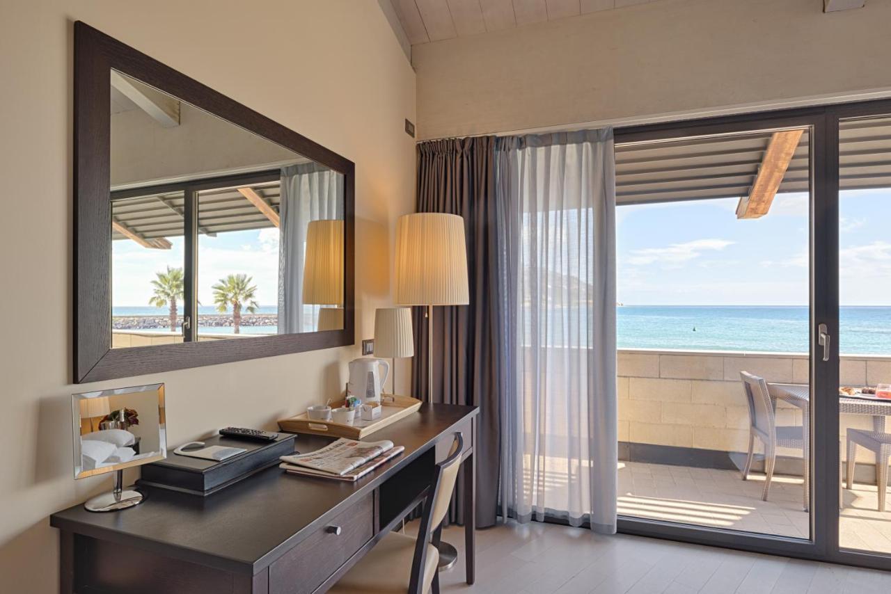 Hotel Riviera Dei Fiori San Lorenzo al Mare Εξωτερικό φωτογραφία